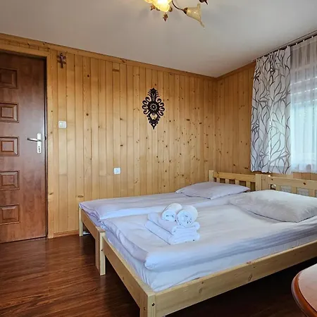 Pensión Bukowianski Dworek 40 M Od Wyciagu